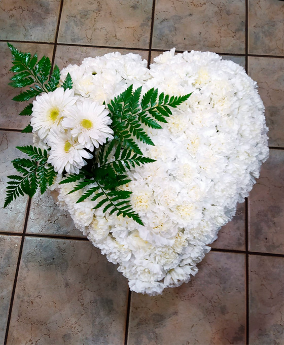 Corazon de flores para tanatorios